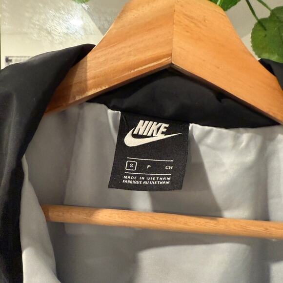 Nike Windbreaker Jacket - Picture 3 of 6